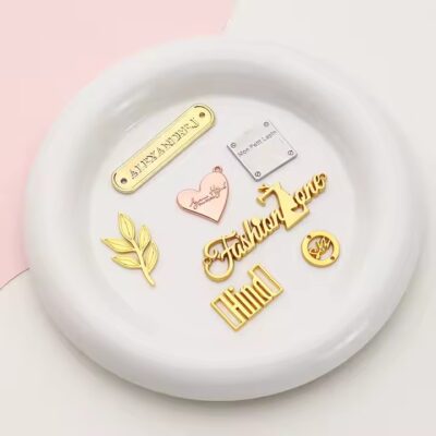 3D Small Letter Custom Metal Tags for Fashion Clothing Labels