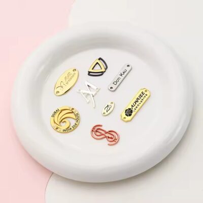 3D Small Letter Custom Metal Tags for Fashion Clothing Labels