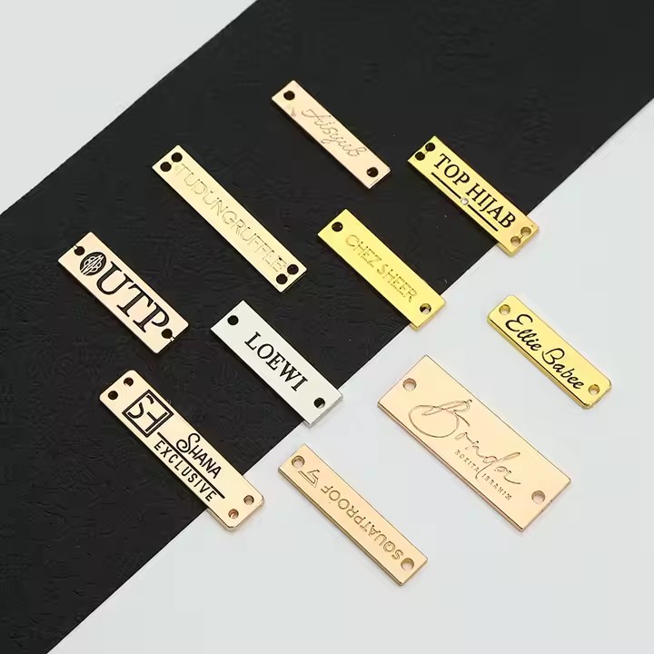 Factory Direct Custom Fashion Clothing Shaped Metal Tags
